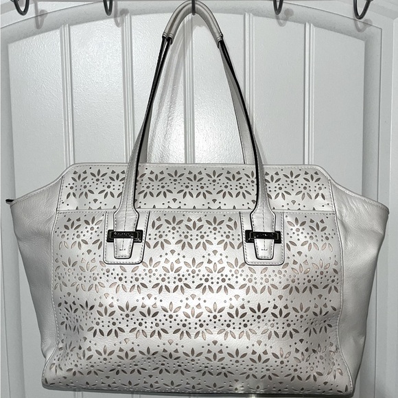 Coach Taylor Eyelet Leather Carry All #F27391 White Bag Tote, White Creme - Picture 16 of 16